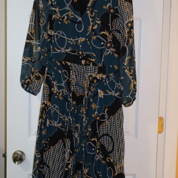 Ann Taylor | Pleated, Floral, Houndstooth Dress, Size 6 - Picture 2 of 10